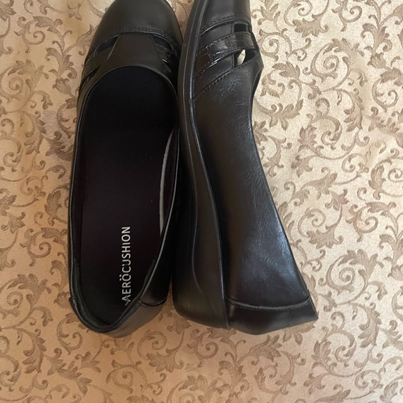Aerocushion Black Wedges with Criss-Cross Design - Size 9.5 - Like new! - Picture 4 of 5
